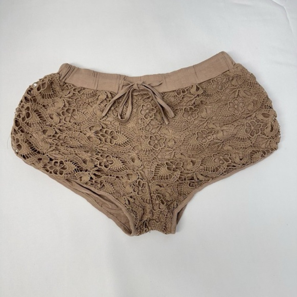 POL Women's Lace Floral Open Knit Crochet Micro Shorts‎ Small Beige
